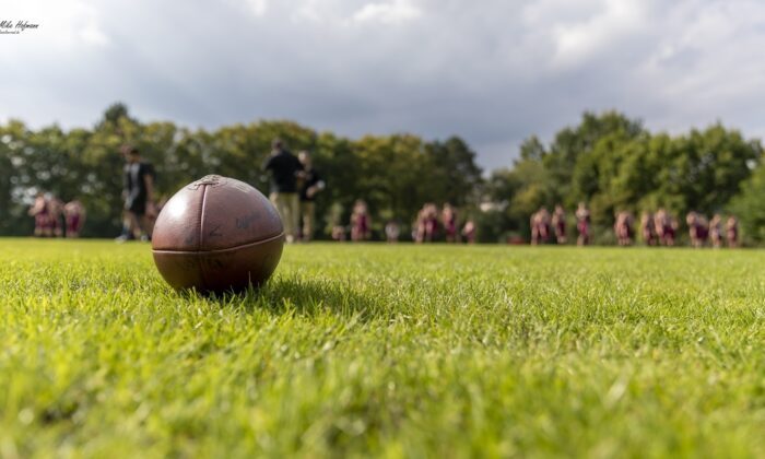 Football auf dem Rasen