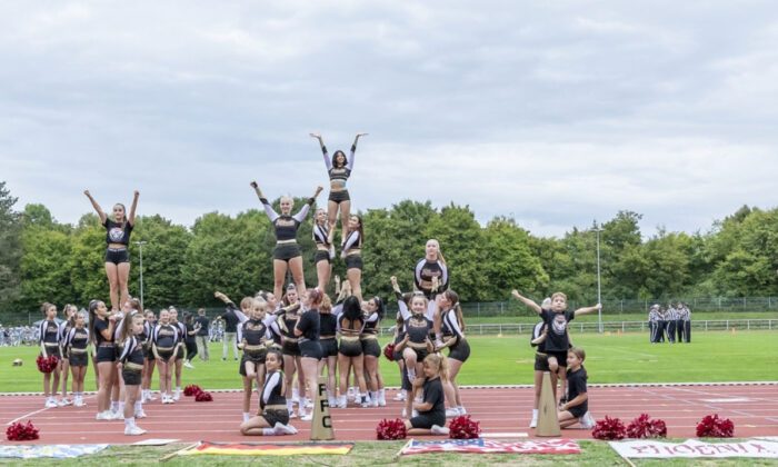 Gruppe von Cheerleader