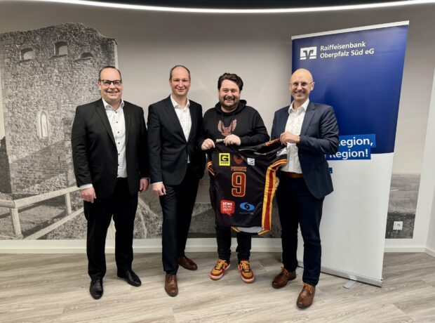 Die Raiffeisenbank Oberpfalz Süd eG ist neuer Sponsor der Regensburg Phoenix